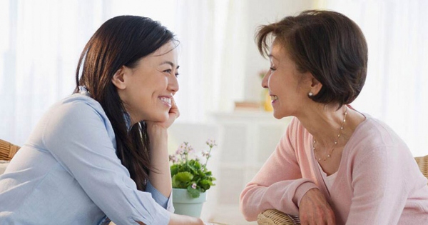 Gia đình chồng khuyên con dâu nghỉ việc để chăm mẹ chồng đúng cách
