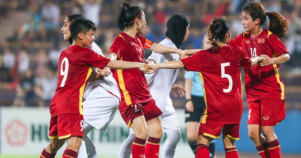 Màn đá phạt đẳng cấp của tuyển trẻ Việt Nam khiến fan bóng đá xao xuyến