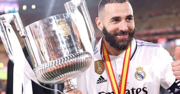 Benzema bất ngờ rời Real Madrid: Dấu hỏi cho tương lai đội bóng?