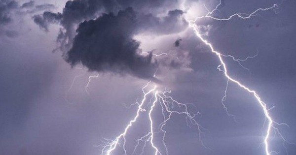 Chấn động: Sét đánh gây thương vong 2 vợ chồng