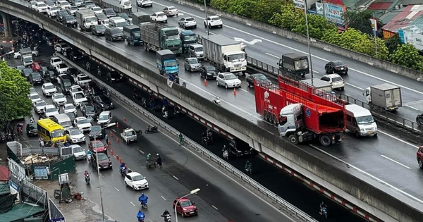 Đám chết chóc trên Vành đai 3: Xe đầu kéo va chạm, tảng bê tông rơi xuống đất