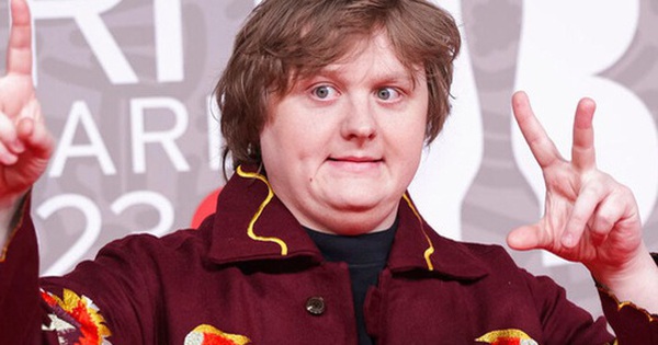 Lewis Capaldi hủy hết lịch diễn vì vấn đề sức khỏe - Bí quyết của chàng ca sĩ này đang gây được nhiều sự chú ý!