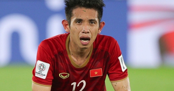 Hồng Duy xúc động chia tay đội tuyển, fan Việt đau lòng