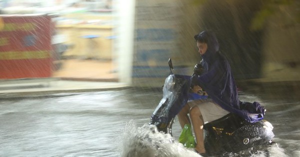 Mưa lớn kéo dài tại miền Bắc: Cảnh tượng đẹp đến ngỡ ngàng