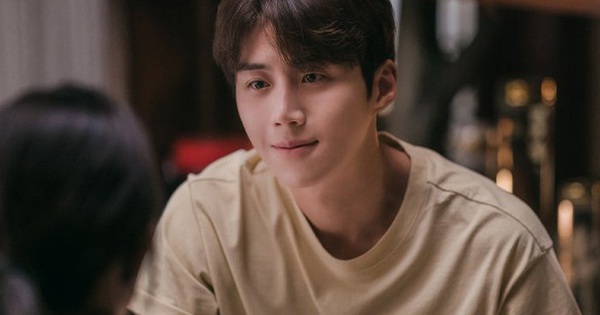 Điểm mặt chặng đường của Kim Seon Ho trước khi trở thành sát thủ điên rồ bậc nhất màn ảnh xứ Hàn