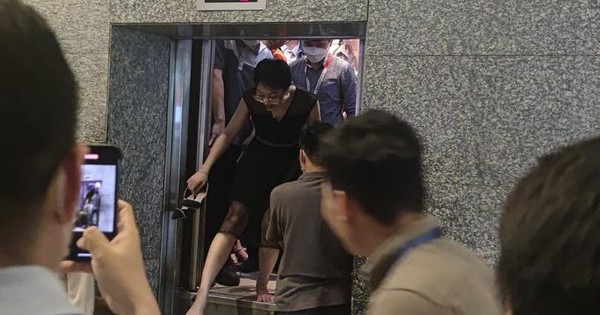 Kinh Hoàng: Thang Máy Tòa Nhà Keangnam Tạm Dừng Ở Tầng 17 Vì Mất Điện