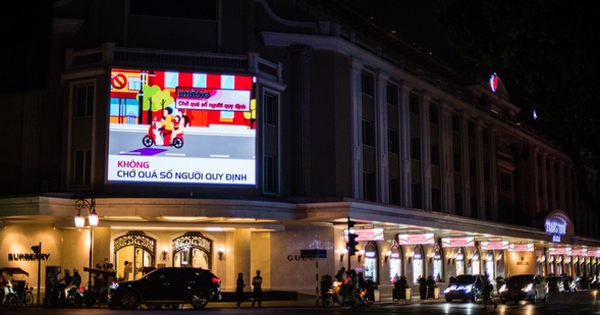 Thay đổi đường phố Hà Nội vào buổi tối khi cắt giảm tiêu thụ điện công cộng