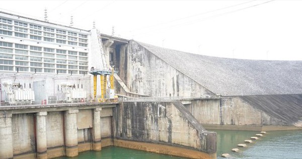 Hàng loạt thủy điện lớn bị ngừng hoạt động: Nỗi lo không chỉ dẫn đến thiếu điện mà còn đe dọa môi trường