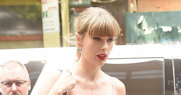 Taylor Swift đọ sắc nóng bỏng tại phòng thu sau chia tay bạn trai