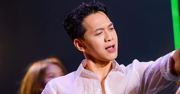 Chủ tịch ACB Trần Hùng Huy khiến khán giả bất ngờ với khả năng hát và nhảy đỉnh cao