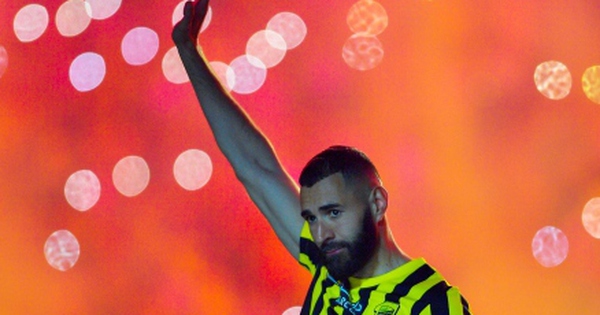 Sốc với đám đông nơi ra mắt siêu sao Benzema ở Saudi Arabia