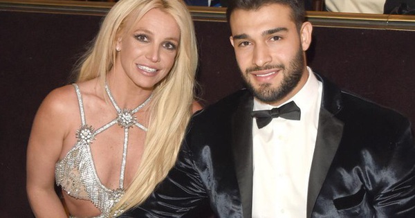 Britney Spears đăng bài gây sốc trước ngày kỷ niệm đám cưới 1 năm