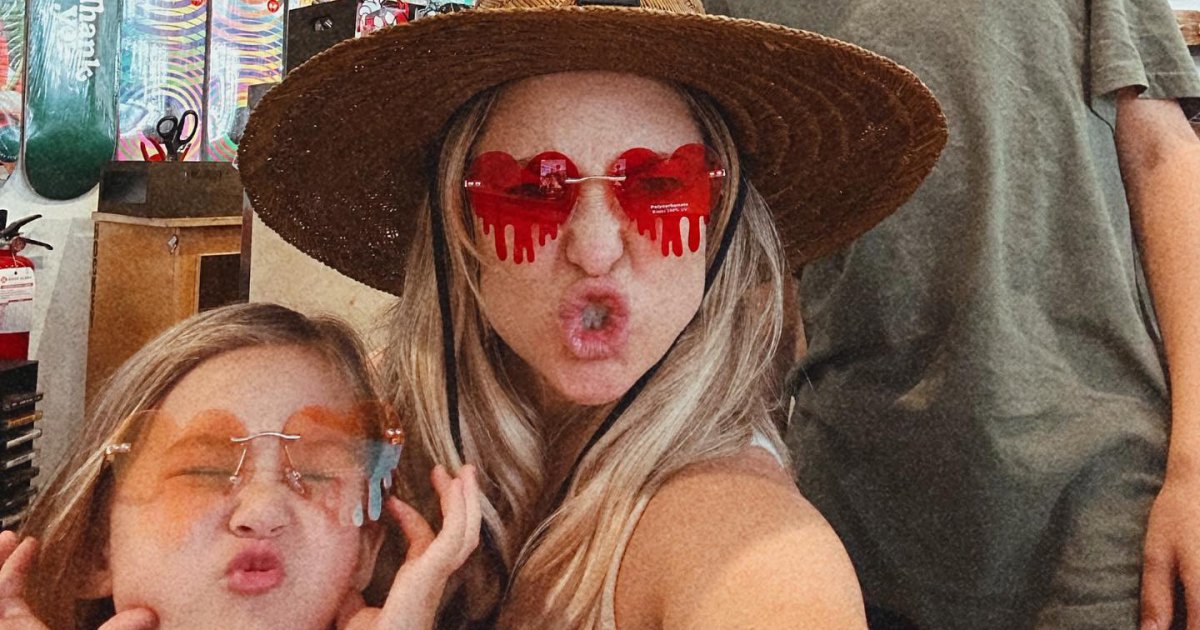 Unveiling the Heartwarming Journey of Kate Hudson & Her Little Ones