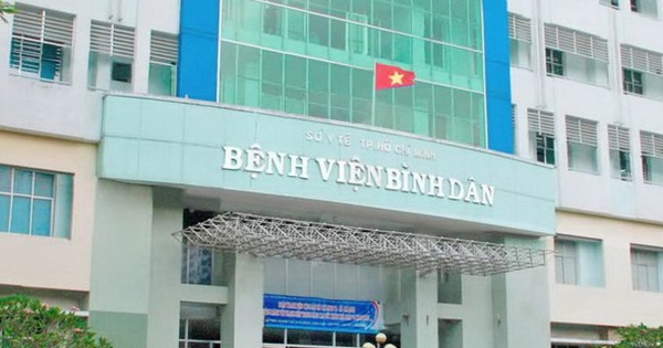 Khám phá bí mật sau 16 năm sống như con gái