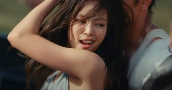 Jennie (BLACKPINK) gây sốt với cảnh quay gợi cảm trong bộ phim mới