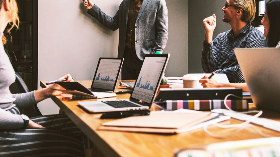 Corporate PR là gì? Vai trò và cách xây dựng mối quan hệ tốt với cộng đồng và các bên liên quan