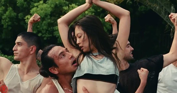 Jennie (BLACKPINK) lấn sân đóng phim 18+ để kiếm tiền