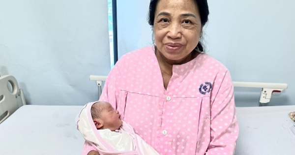 Phụ nữ 60 tuổi sinh con khỏe như thiếu nữ