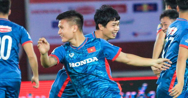 Công Phượng lạc quan, chạy ngược hướng Quang Hải khiến đội nhà nở mày nở mặt