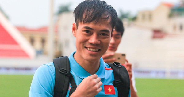 Hành động đẹp của các cầu thủ Việt Nam với người hâm mộ ở các trận đấu mới đây