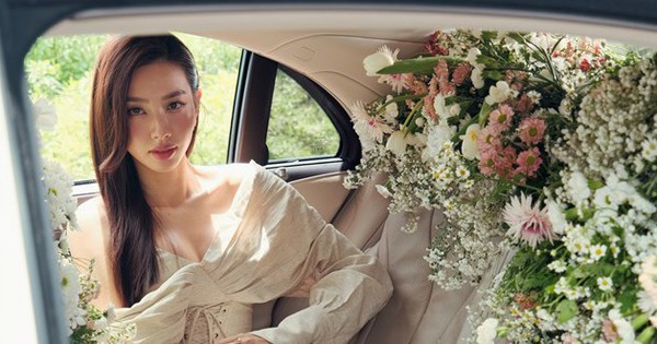 Thùy Tiên chia sẻ hình ảnh độc đáo sau khi đăng quang Hoa hậu Quốc tế