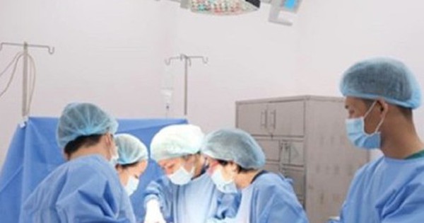 Nữ nhân viên nguy kịch vì quan hệ tình dục