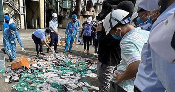 Tiêu hủy hàng ngàn iPhone, máy tính bảng, đồng hồ đeo tay trị giá 4 tỷ đồng, hãy xem ngay!