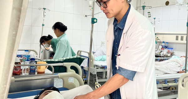 Lạc quan hơn bao giờ hết, người đàn ông thoát chết khi thanh xà beng dài cả mét xuyên qua cổ