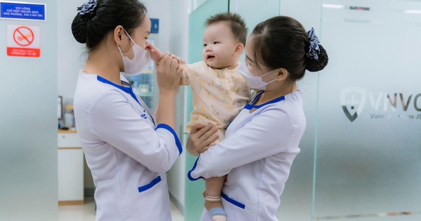 Siêu “sợ kim tiêm” trước nhân viên thân thiện tại trung tâm tiêm chủng: Nỗi ám ảnh tan biến!
