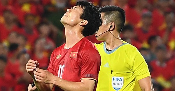 Công Phượng và những pha dứt điểm thất bại: Lý do khiến fan cuồng hoảng