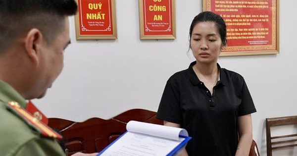 Cô gái trẻ đẹp bị khởi tố vì truyền bá văn hoá phẩm đồi trụy: Bí mật đằng sau vụ việc