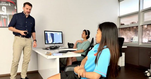 Huỳnh Như ngồi xe lăn, bác sĩ chia sẻ kết quả khám đầy ngạc nhiên