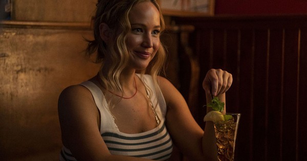 Cuối cùng Jennifer Lawrence khiến bạn rơi nước mắt trong phim Vú Em Dạy Yêu