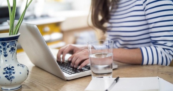 Kinh hoàng! Nuốt một ngụm nước, cái kết đau lòng từ đồng nghiệp