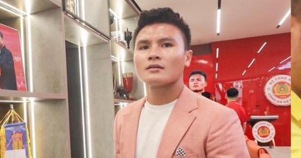 Quang Hải bất ngờ trên sân ra mắt CLB CAHN