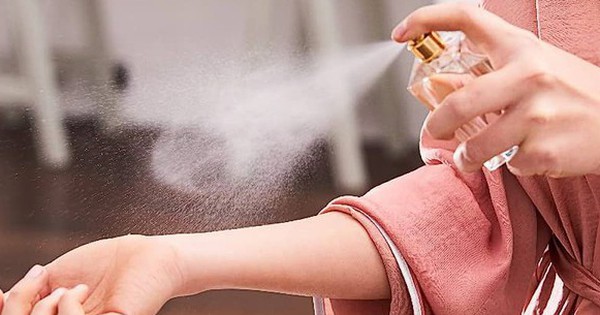 10 mùi hương nước hoa tuyệt vời để tỏa sáng mùa hè