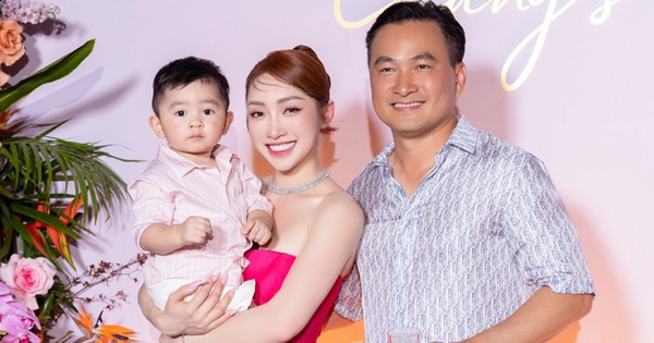 Chi Bảo tổ chức tiệc sinh nhật cực đỉnh cho vợ tại biệt thự mới hoàn thiện