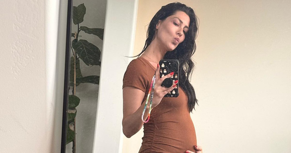 Ultimate Pregnancy Glow: Trendsetting Celebrity Baby Bumps in 2023 (Must-See Photos!)
