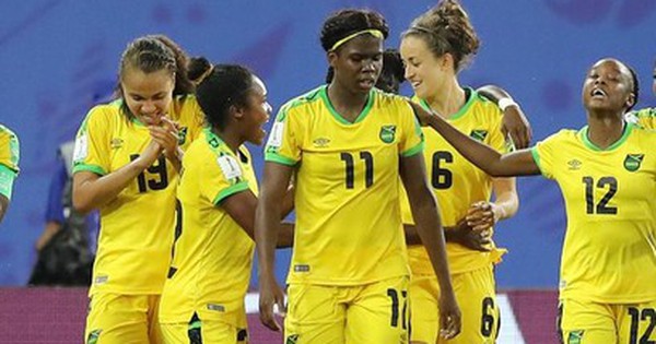 Tuyển nữ Jamaica tự tạo nguồn tài trợ để tham dự World Cup 2023 khi bị Liên đoàn bỏ rơi