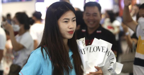 Thầy trò HLV Mai Đặng Quyết Tâm Quyến Rũ Trái Tim Người Hâm Mộ Trở Về Quê Hương