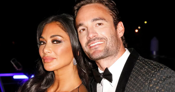 Nữ ca sĩ đình đám Nicole Scherzinger từng là thành viên Pussycat Dolls chính thức chia sẻ tin vui: Đã đính hôn!