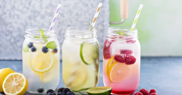 7 lí do vì sao bạn cần uống nước nhiều hơn trong ngày hè