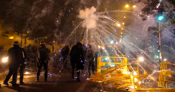 Cuộc đêm tàn khốc đầy bạo lực khắp đất nước Pháp