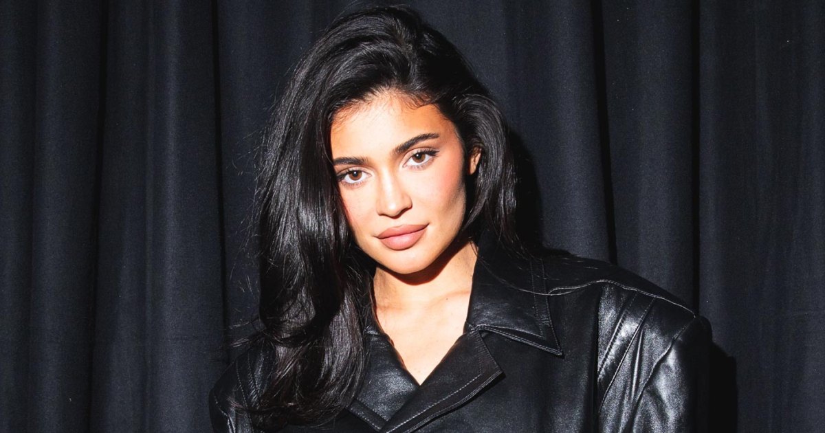 Kylie Jenner Redefines Elegance in Effortless Jeans and T-Shirt Look, Fans Enthralled!