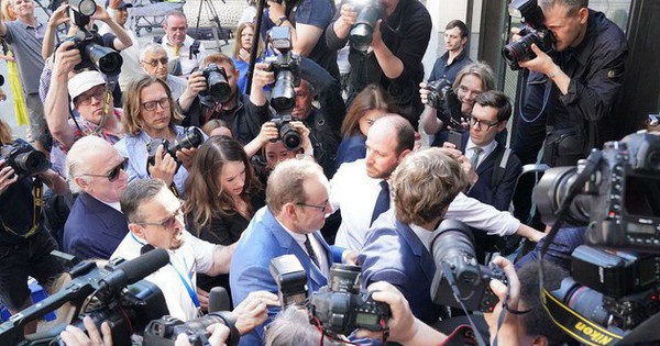 12 cáo buộc tình dục, phiên tòa xử Kevin Spacey ở London: Tất cả những gì bạn cần biết