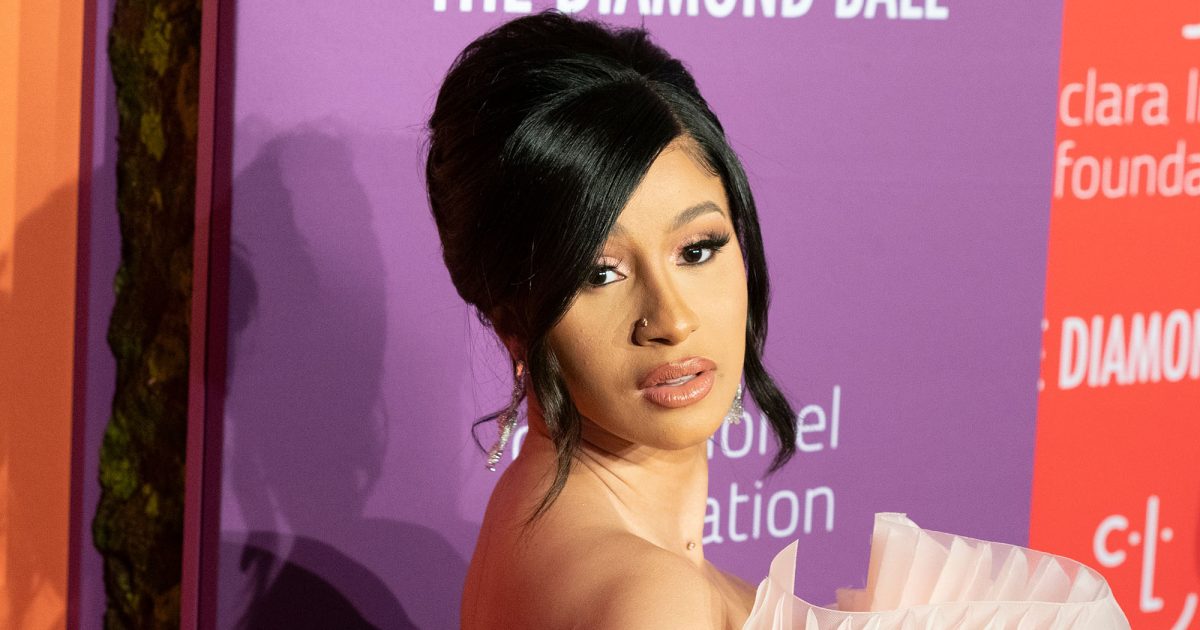 Unfiltered Celebrity Clapbacks: Social Media Showdowns