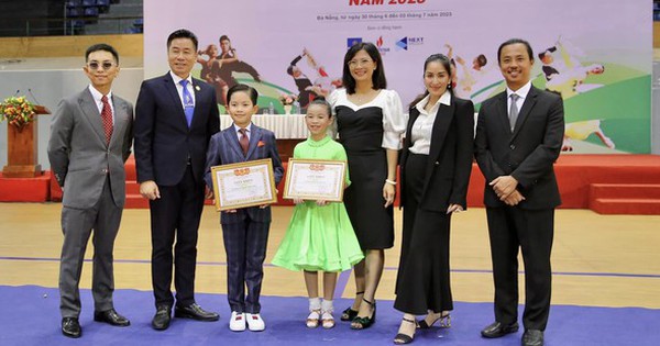 Cậu con trai của Khánh Thi và Phan Hiển giành giải thưởng lớn tại Giải vô địch trẻ và Cúp Khiêu vũ quốc gia