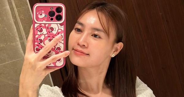 Lan Ngọc bị đánh giá tác phẩm đặc biệt trực tiếp trên livestream, phản ứng gây bất ngờ của cô nàng