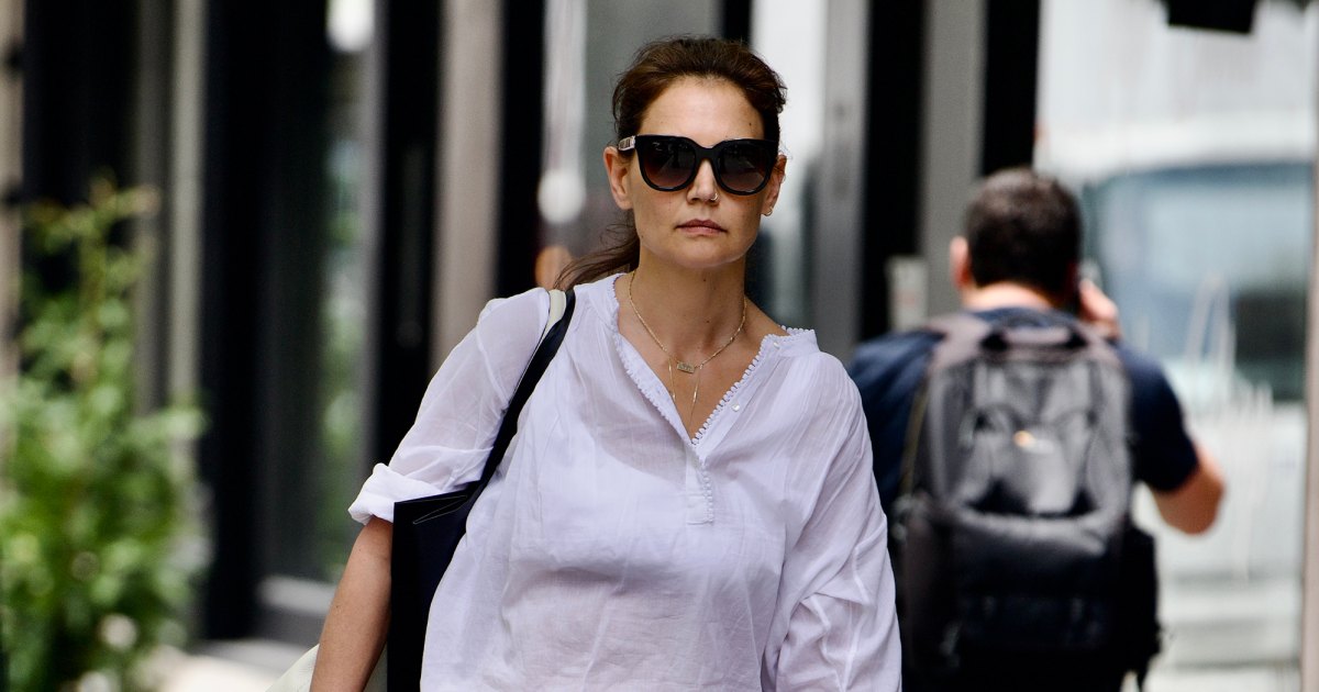 Katie Holmes Does Casual Minimalism in Three It Accessories