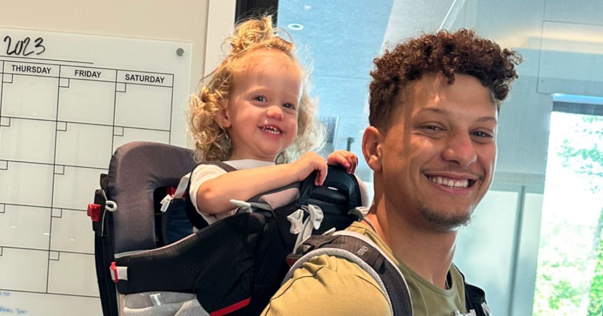 Patrick Mahomes Embarks on Unforgettable Family Adventure: Carries 2-Year-Old Daughter Sterling in a Backpack for a Breathtaking Hike